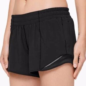 Lululemon Black Women's Hotty Hot Short Long 4” Size 6 W7ARLT